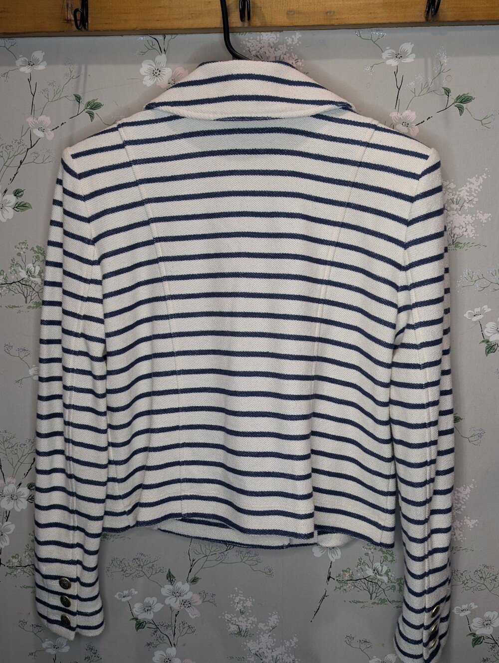 Cabi Even Keel navy and white jacket PTP: 20-21, L: 20 - Picture 6 of 8